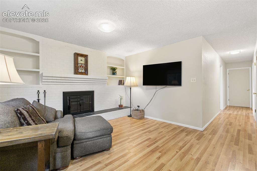 Image 18 of 48: Cozy family room