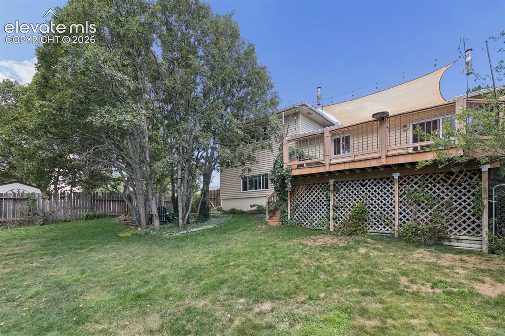 Image 46 of 48: Large yard