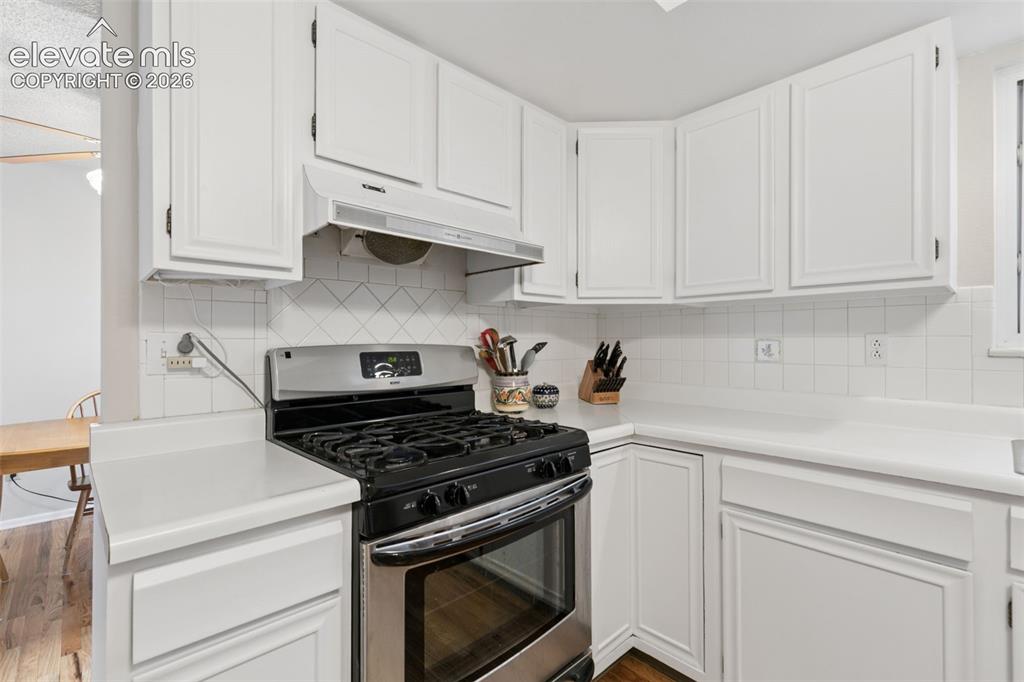 Image 9 of 48: Gas range