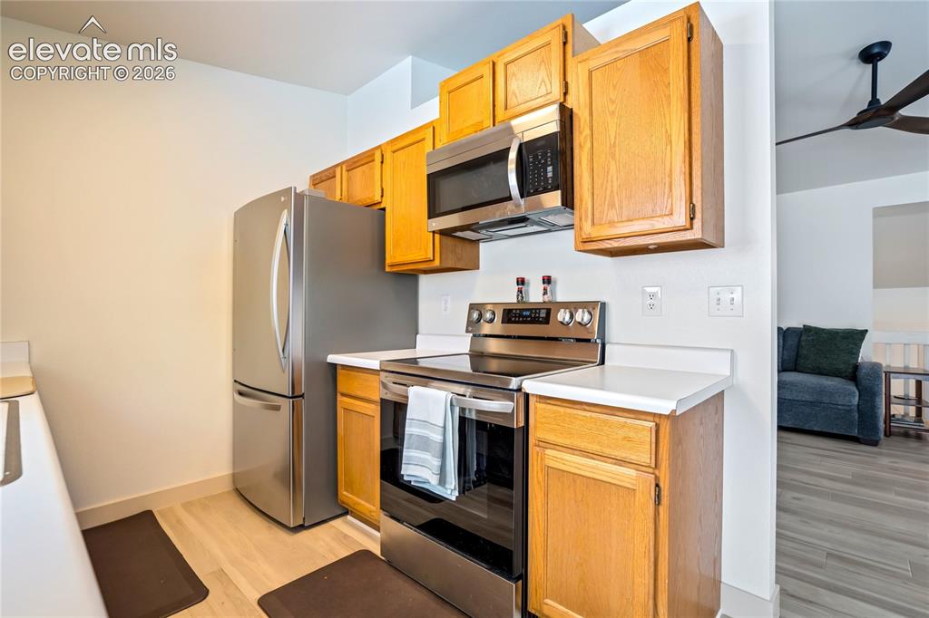 Image 15 of 50: Kitchen