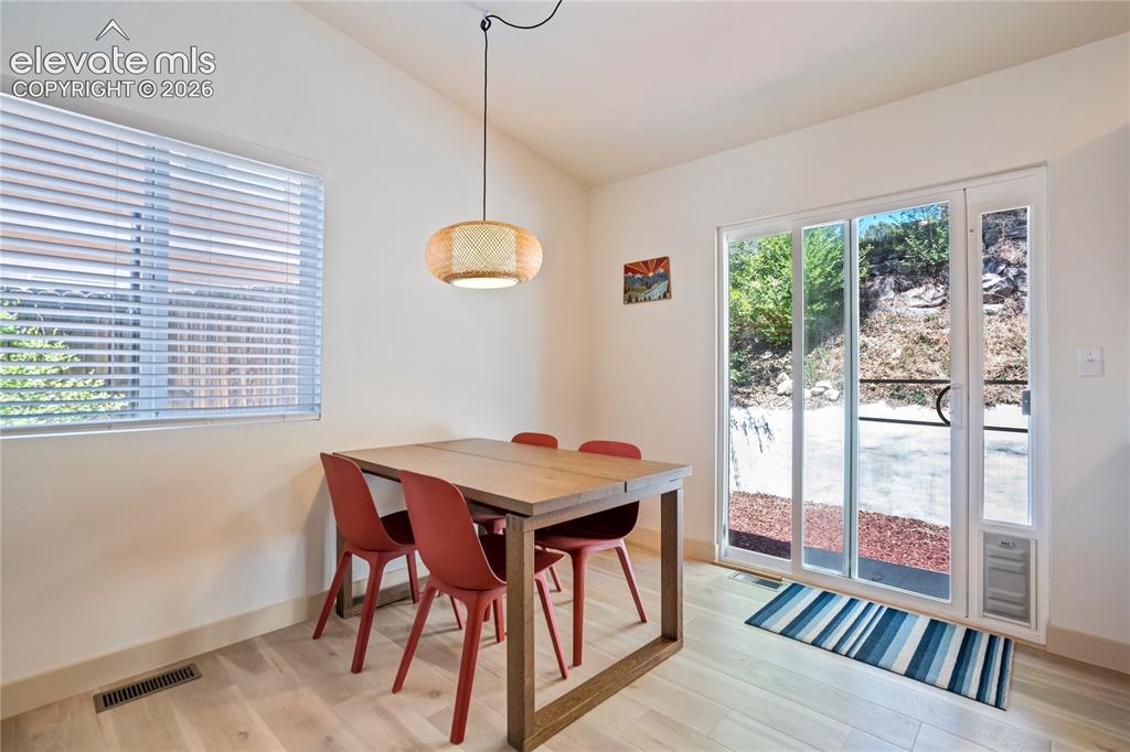 Image 19 of 50: Dining Area