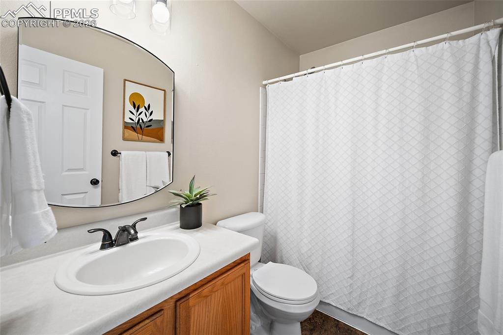 Image 22 of 41: Bathroom