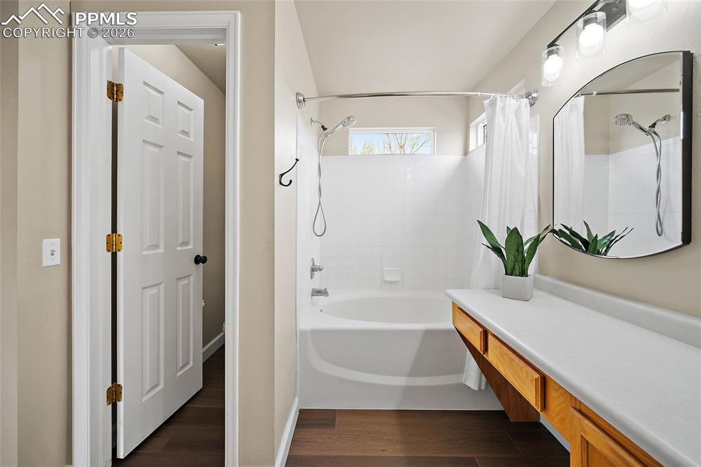 Image 24 of 41: Bathroom