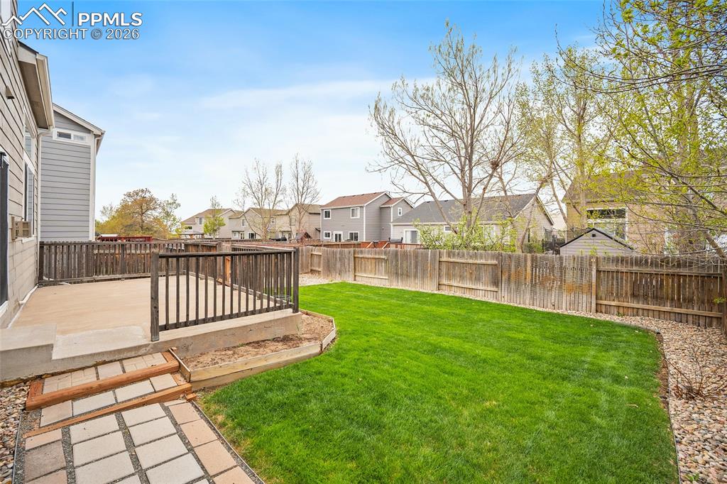 Image 31 of 41: Yard