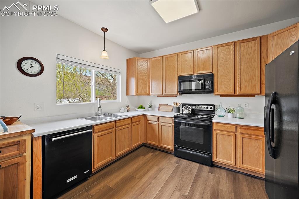 Image 9 of 41: Kitchen