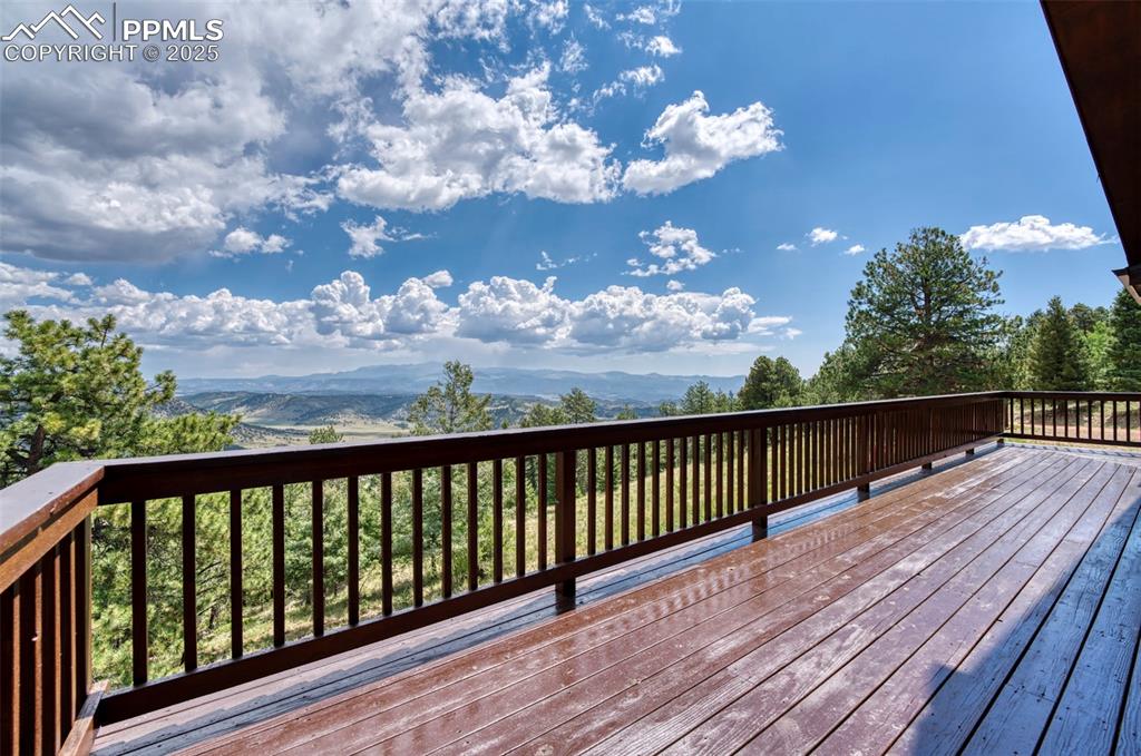 Image 33 of 49: Deck