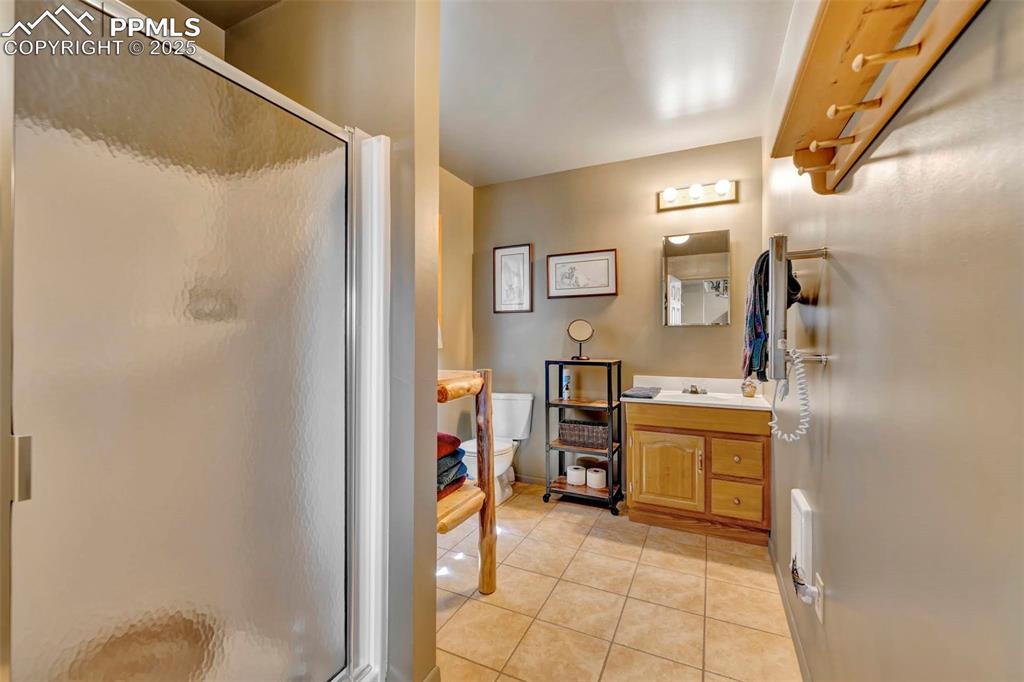 Image 41 of 49: Bathroom