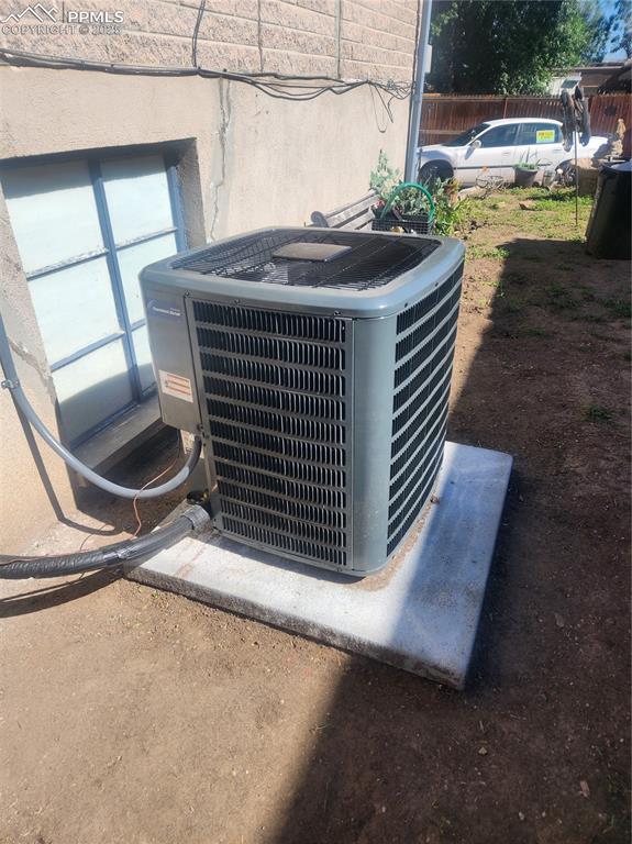 Image 13 of 22: Exterior view of cooling unit