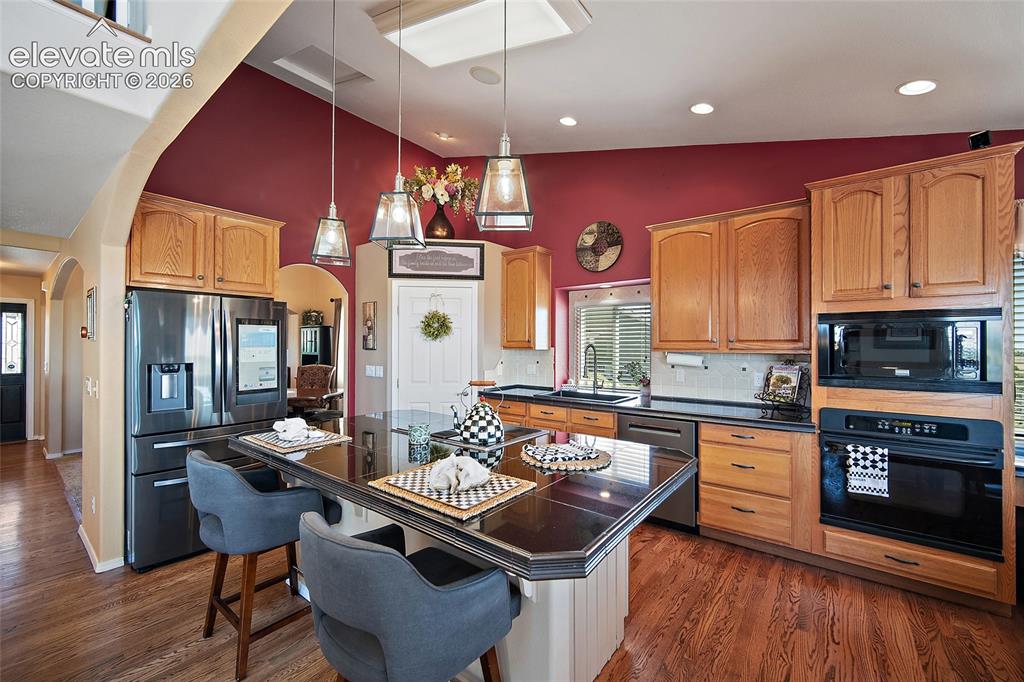 Image 10 of 47: Kitchen