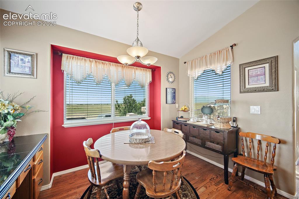 Image 11 of 47: Dining Area
