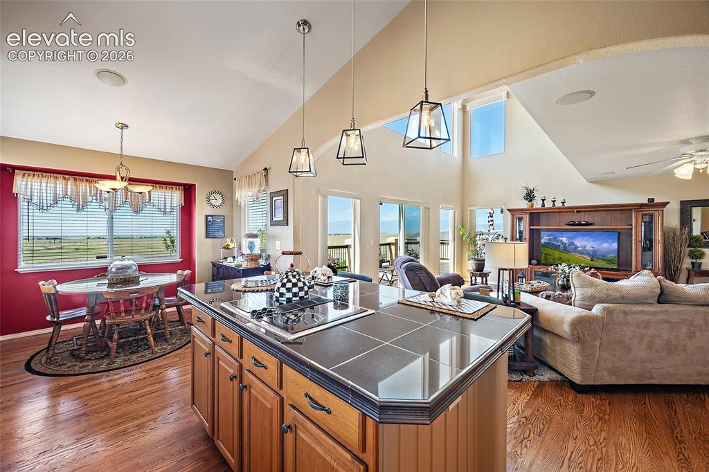 Image 12 of 47: Kitchen