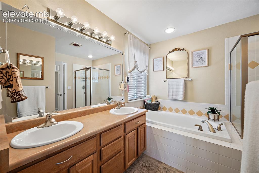 Image 18 of 47: Bathroom
