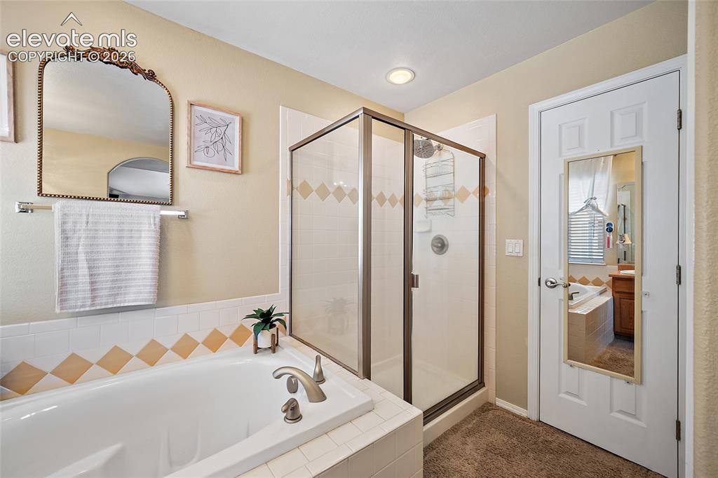 Image 19 of 47: Bathroom