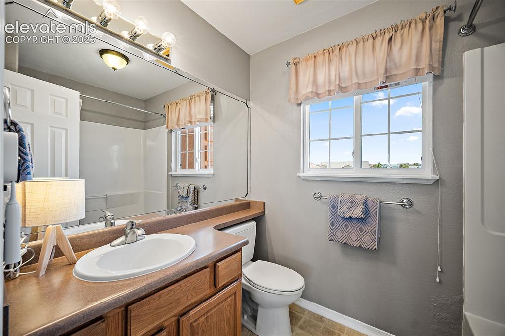 Image 33 of 47: Bathroom
