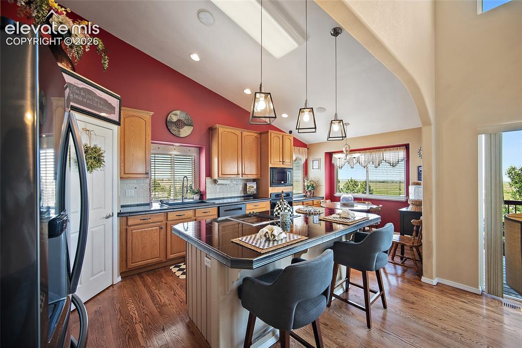 Image 9 of 47: Kitchen