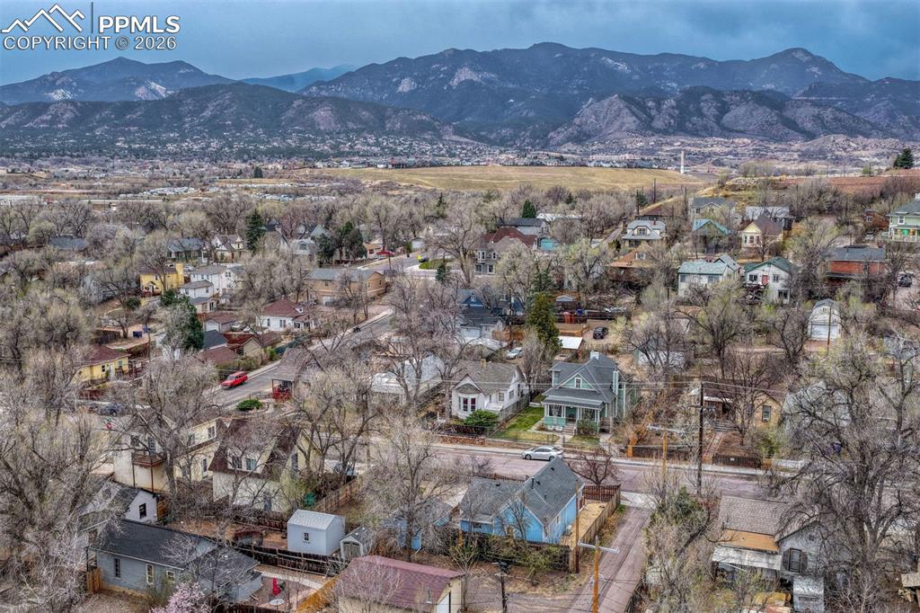 Image 27 of 30: Prime location close to dining, shopping, and entertainment