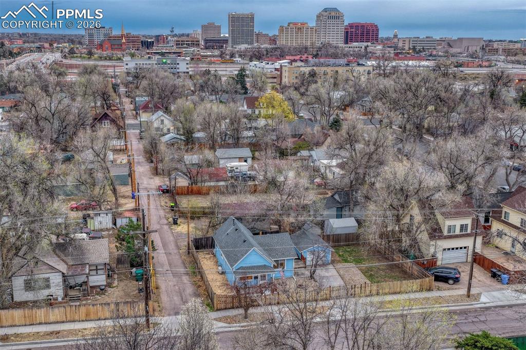 Image 28 of 30: Walk to shops and restaurants in Downtown and OCC