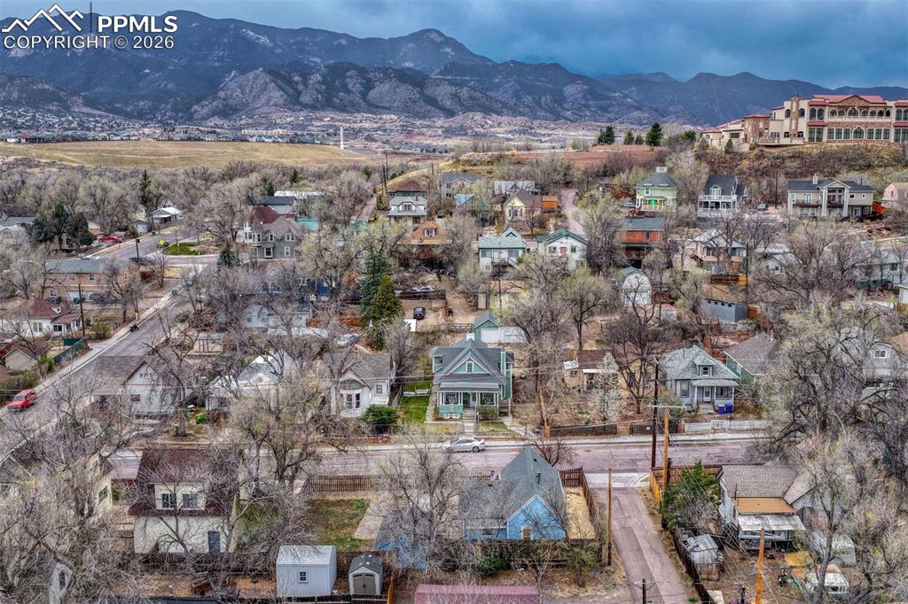 Image 29 of 30: Walk to shops and restaurants in Downtown and OCC