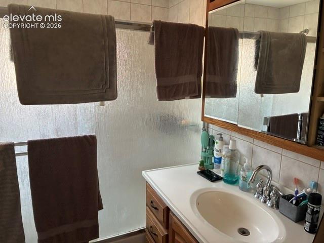 Image 11 of 16: Bathroom