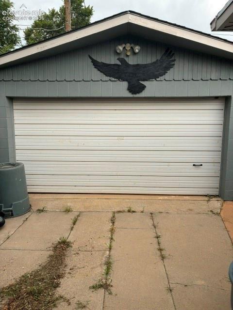 Image 15 of 16: 2 car garage