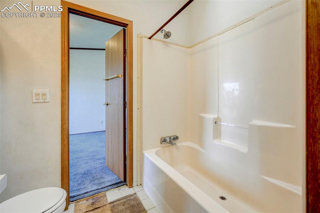 Image 34 of 48: Bathroom with toilet and shower / bath combination