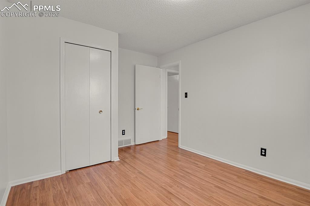 Image 19 of 31: Bedroom