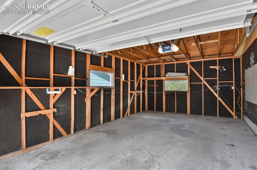 Image 20 of 31: oversize garage