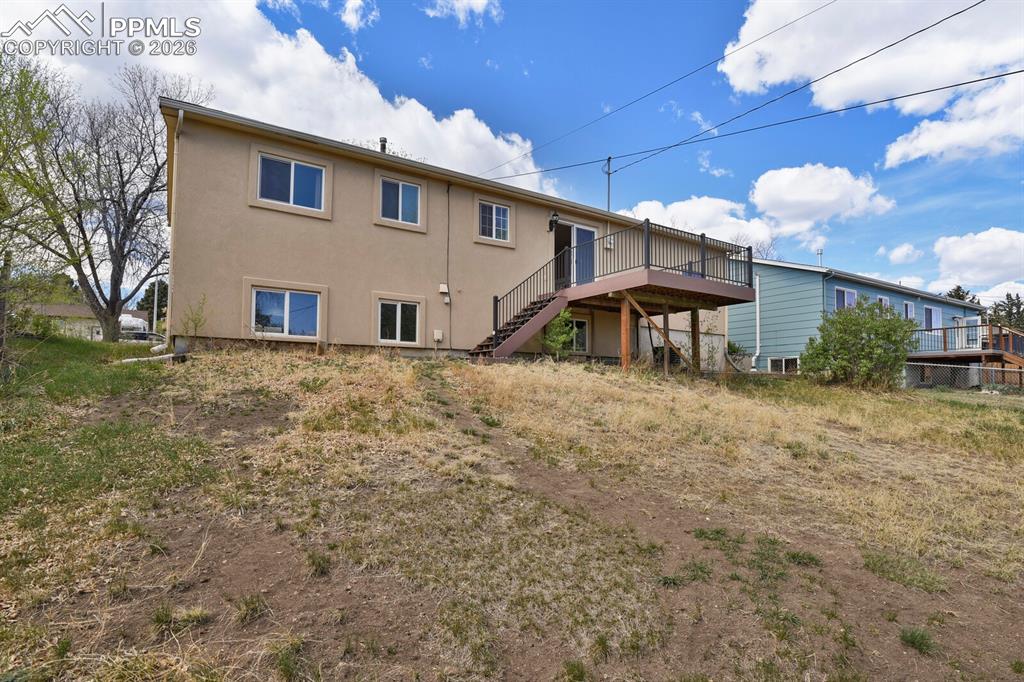 Image 28 of 31: Large yard