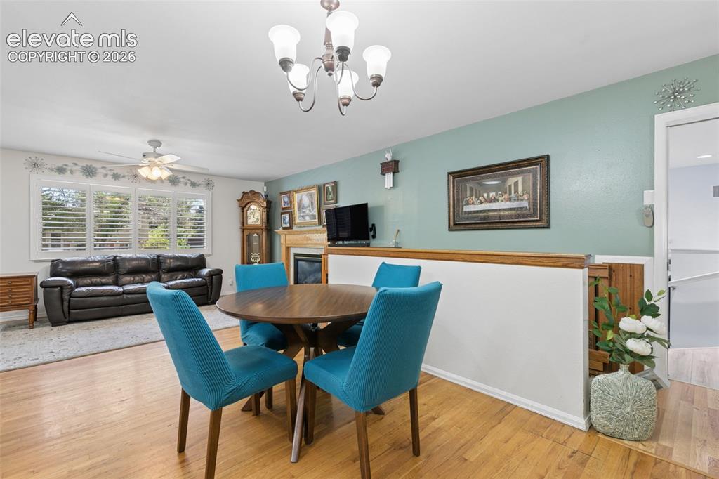 Image 17 of 48: Dining Area