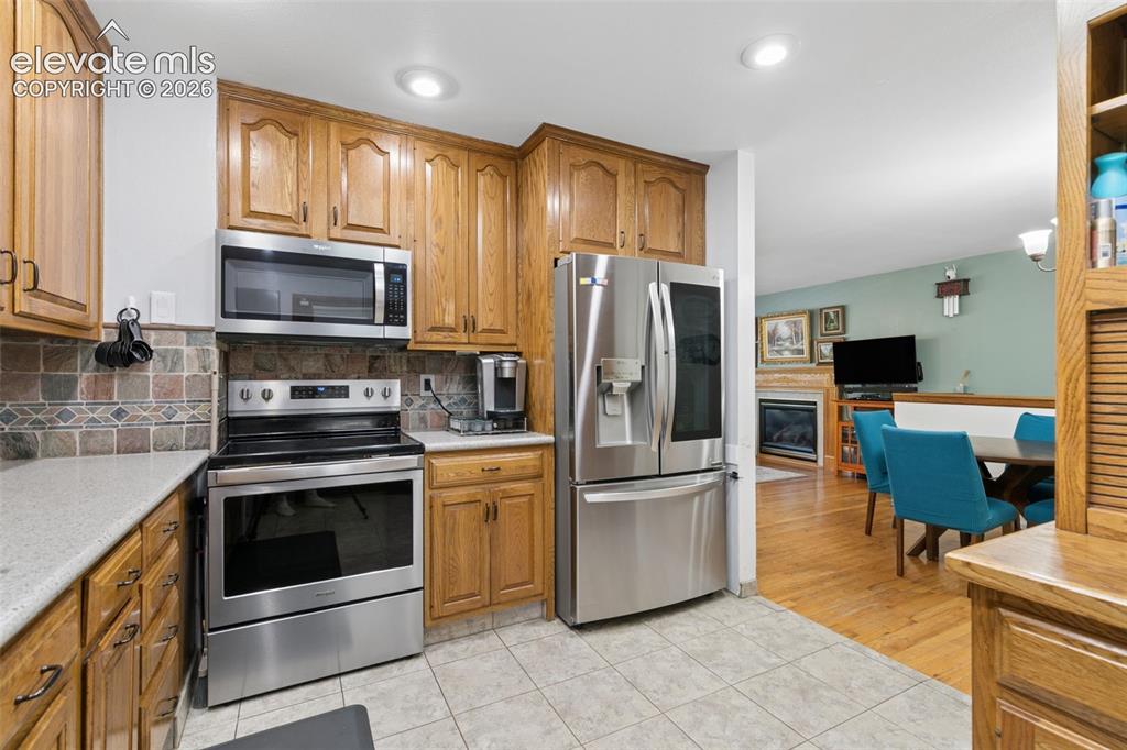 Image 21 of 48: Kitchen