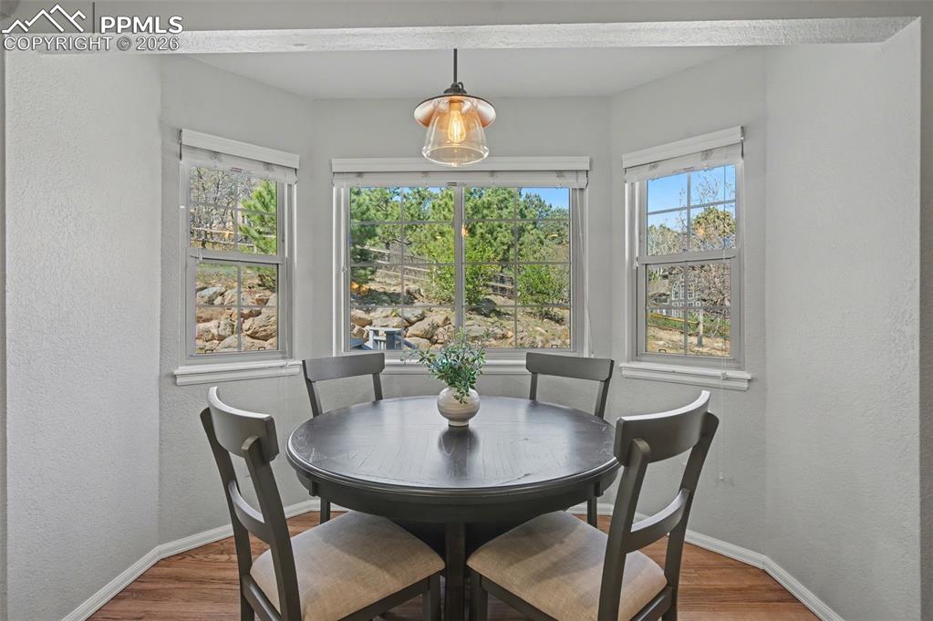 Image 16 of 49: Dining Area