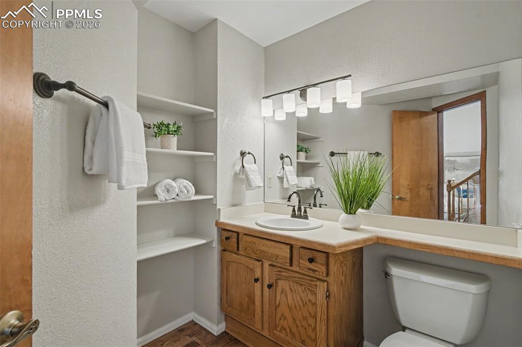 Image 23 of 49: Bathroom