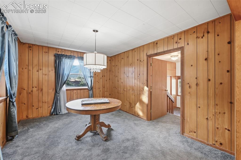 Image 11 of 31: Dining Area