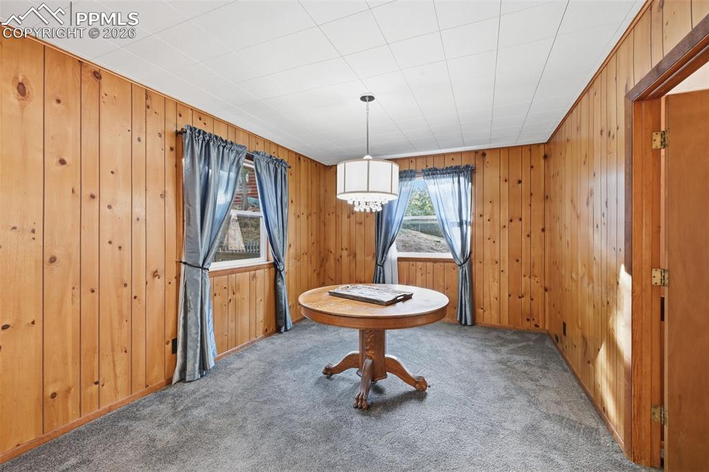 Image 12 of 31: Dining Area