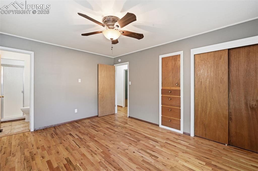 Image 16 of 31: Bedroom