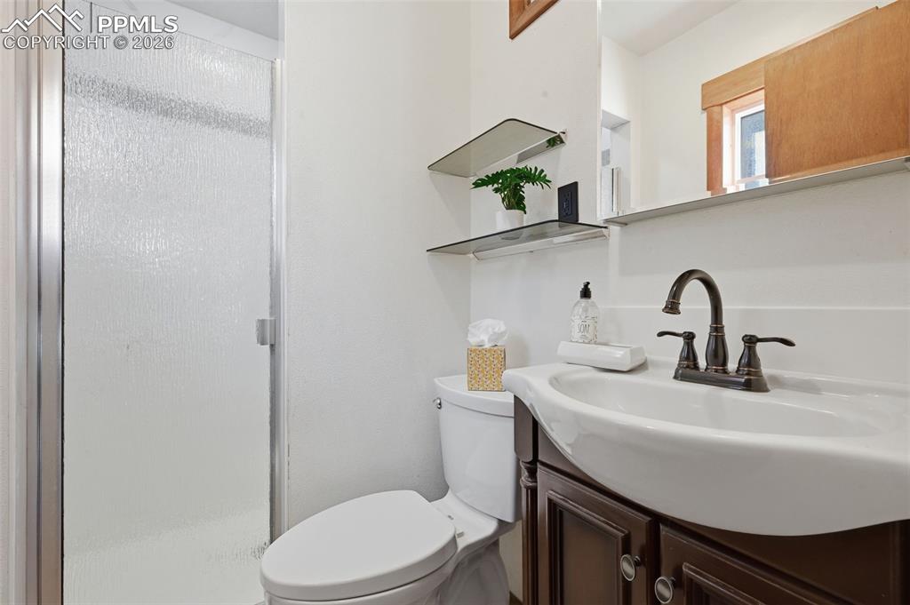 Image 17 of 31: Bathroom