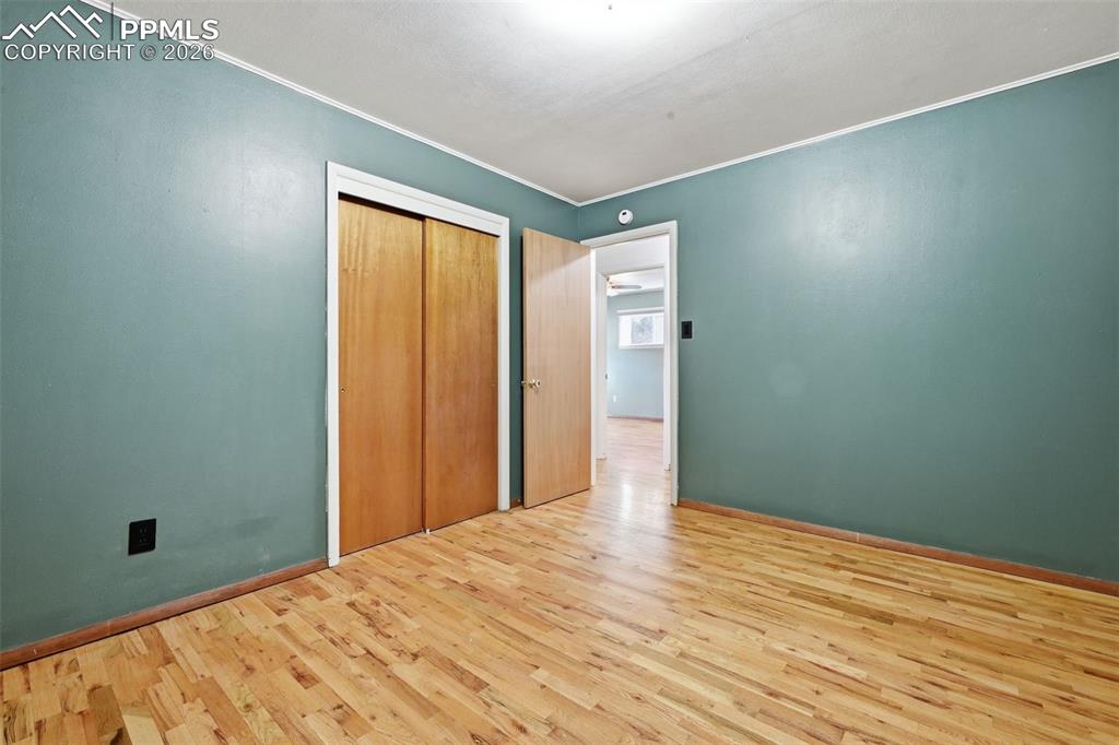 Image 19 of 31: Bedroom