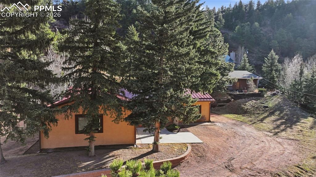 Image 3 of 31: Side of Structure