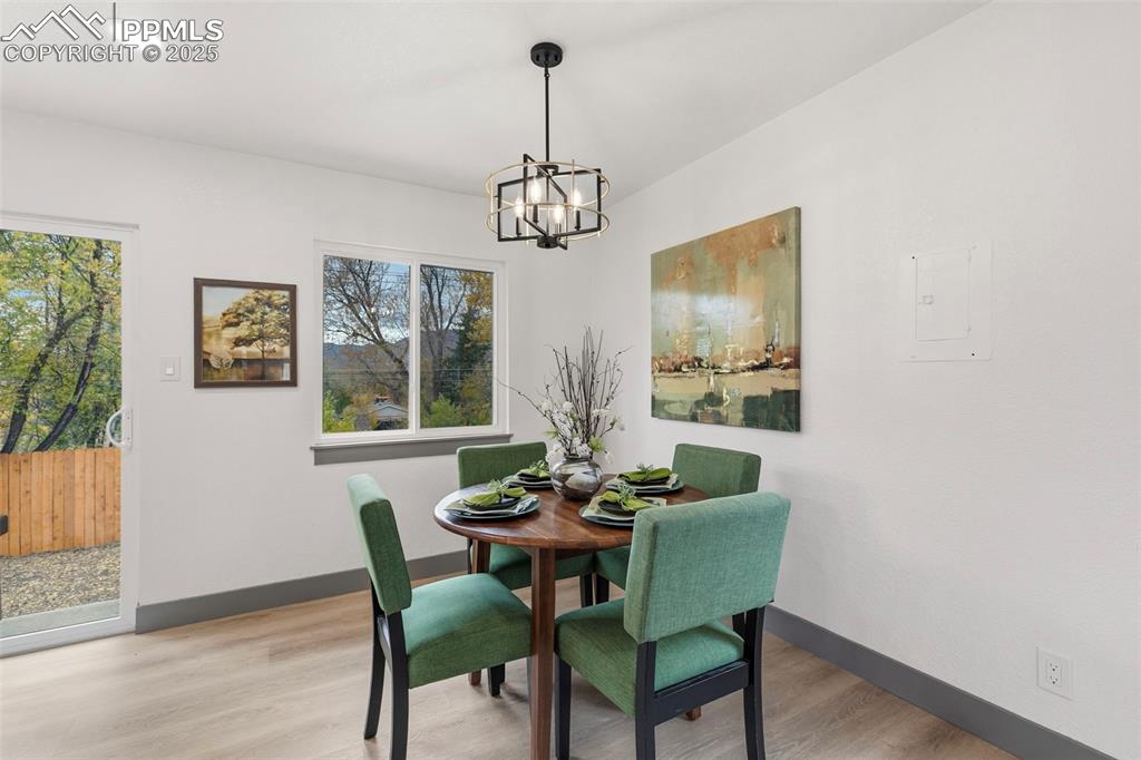 Image 11 of 47: Dining Area