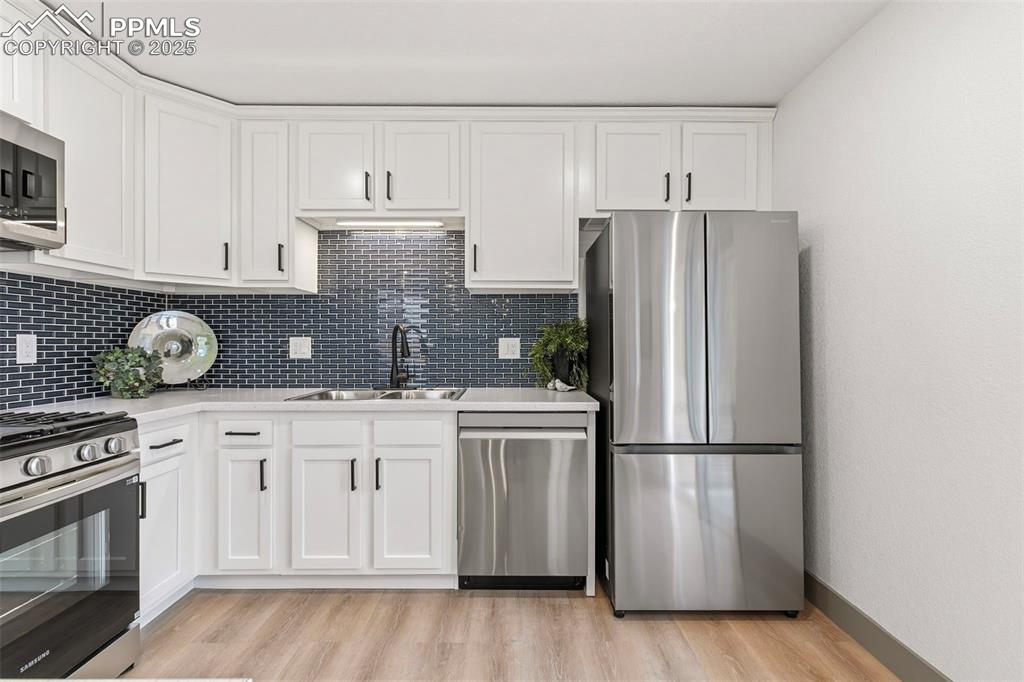 Image 16 of 47: Kitchen