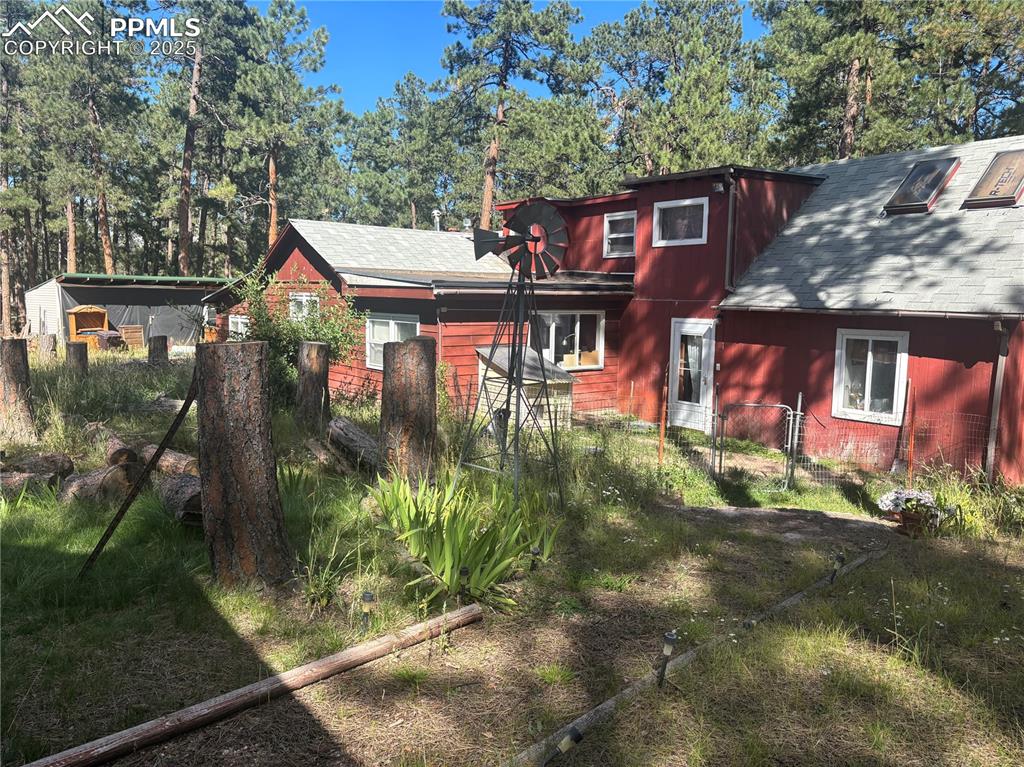 Image 4 of 12: Back of Structure