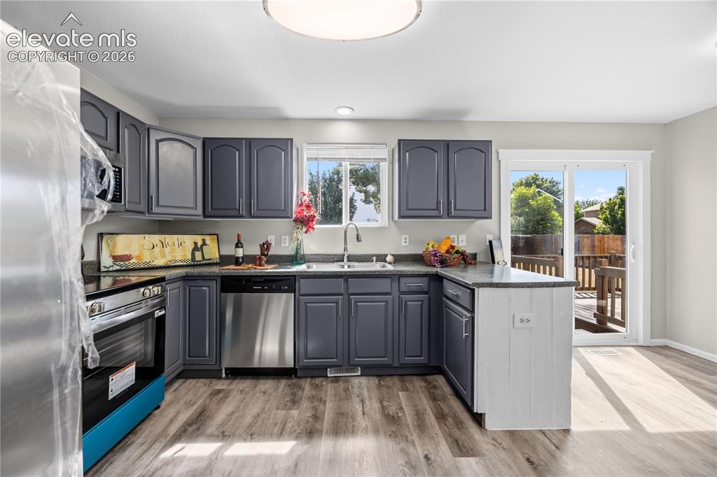 Image 10 of 48: Kitchen