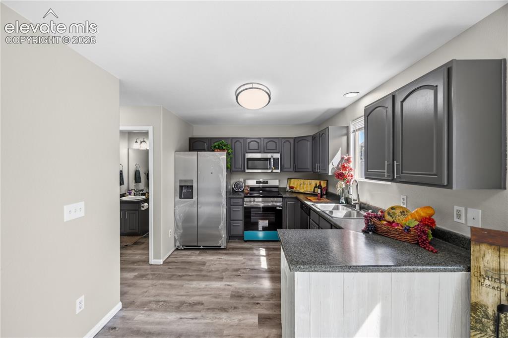 Image 13 of 48: Kitchen