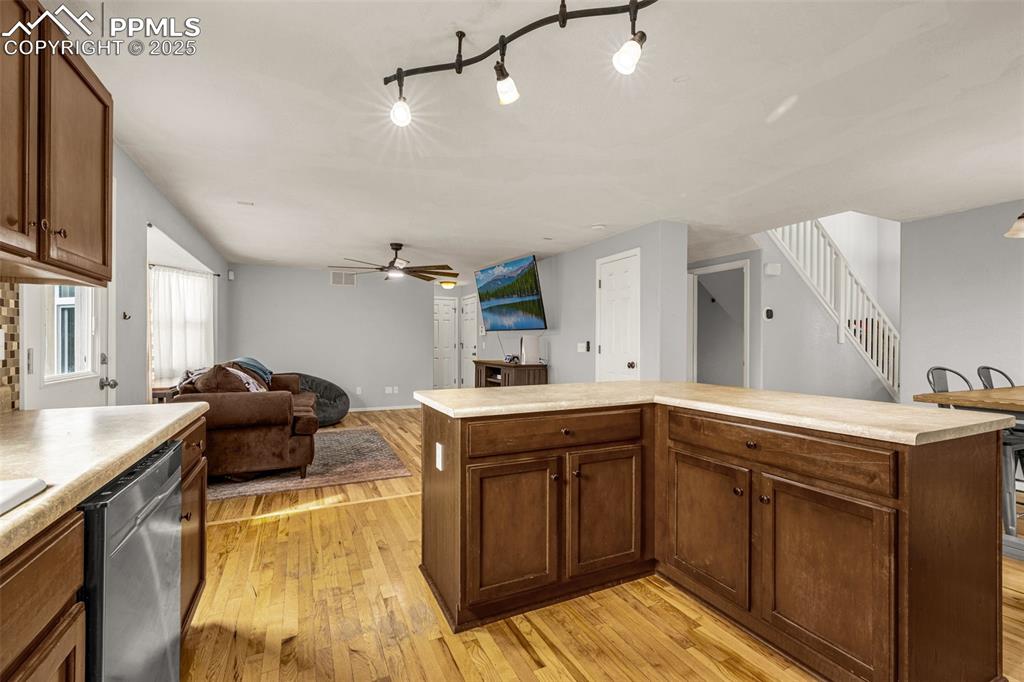 Image 13 of 46: Kitchen