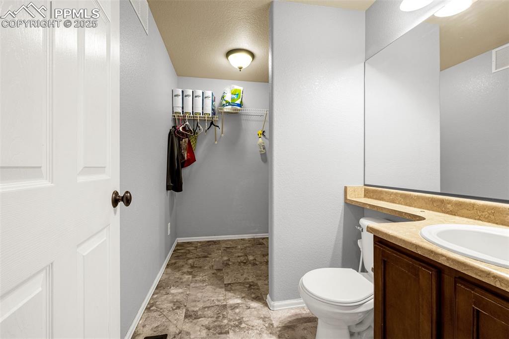 Image 16 of 46: Bathroom