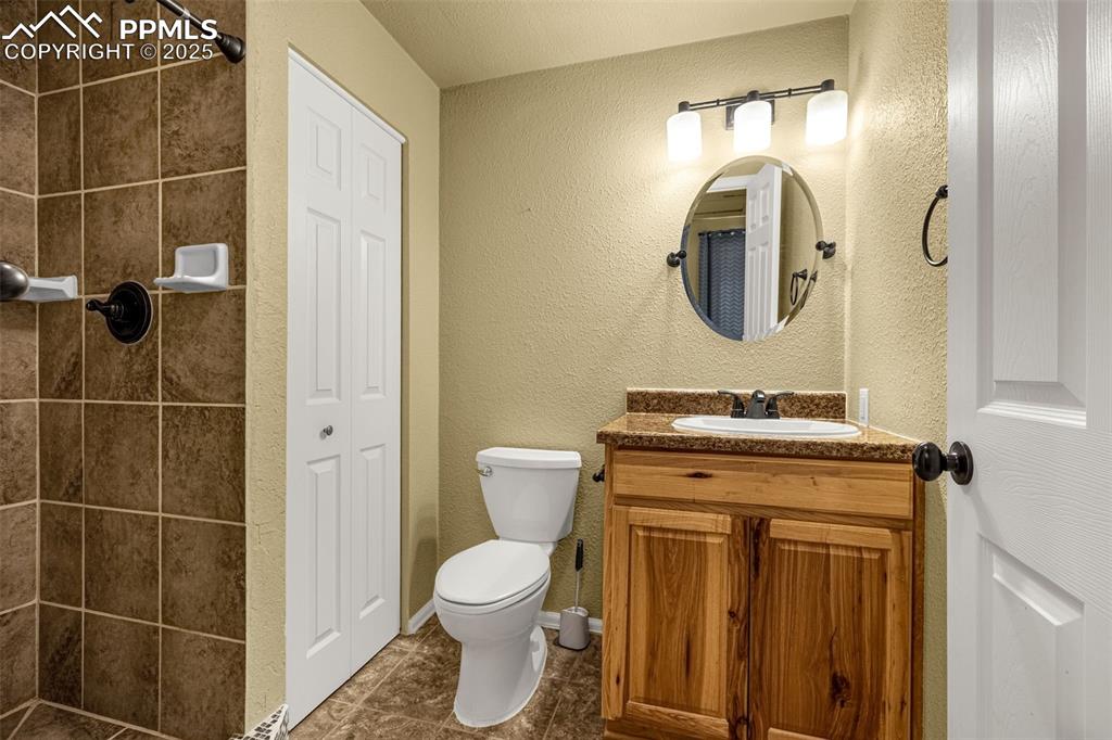 Image 22 of 46: Bathroom