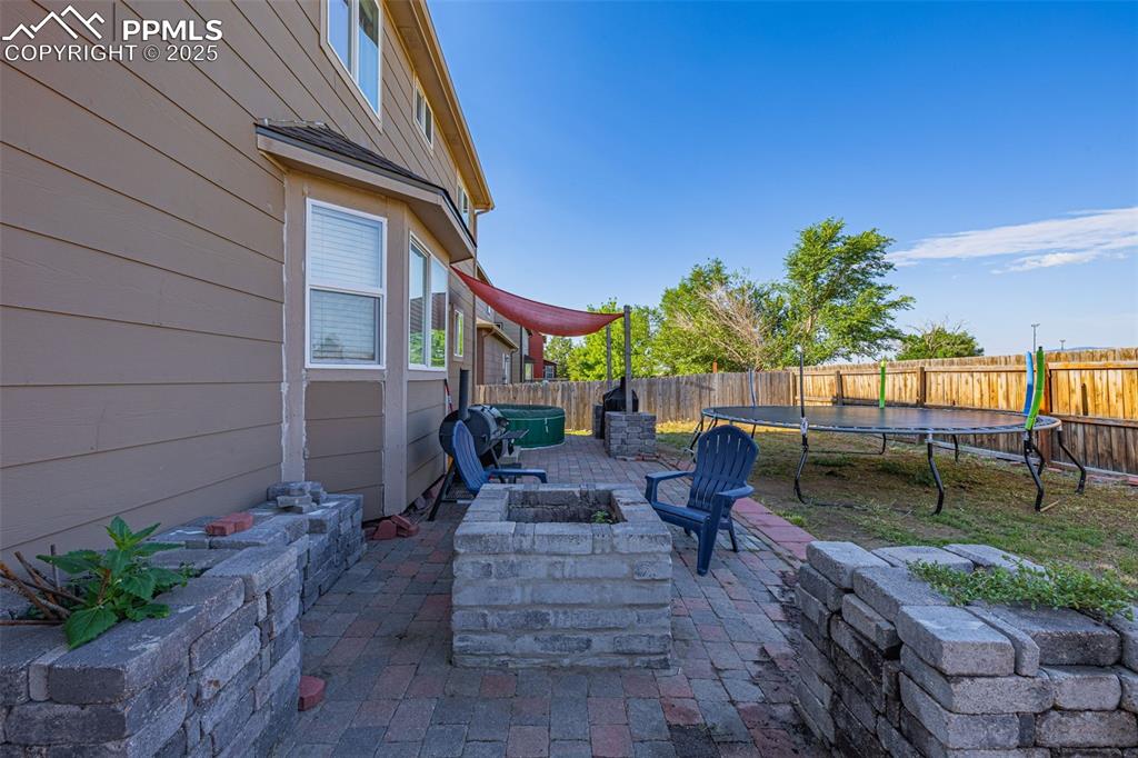 Image 41 of 46: Patio