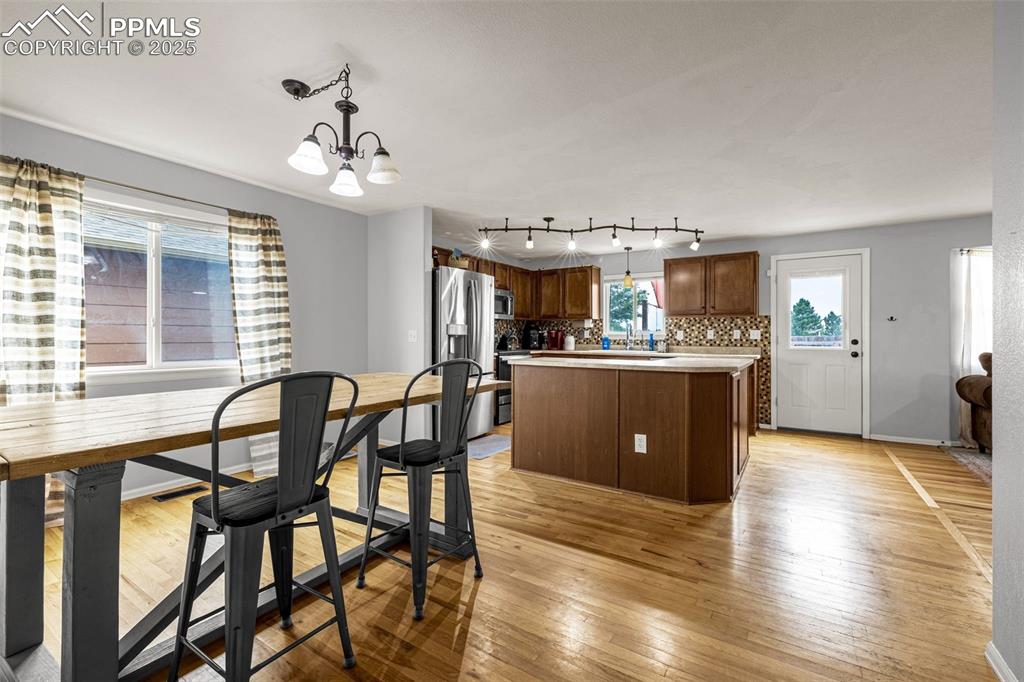 Image 7 of 46: Dining Area
