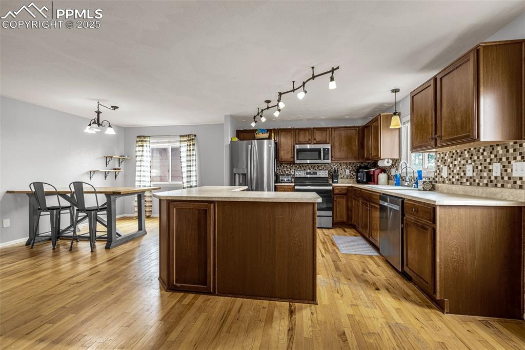 Image 8 of 46: Kitchen