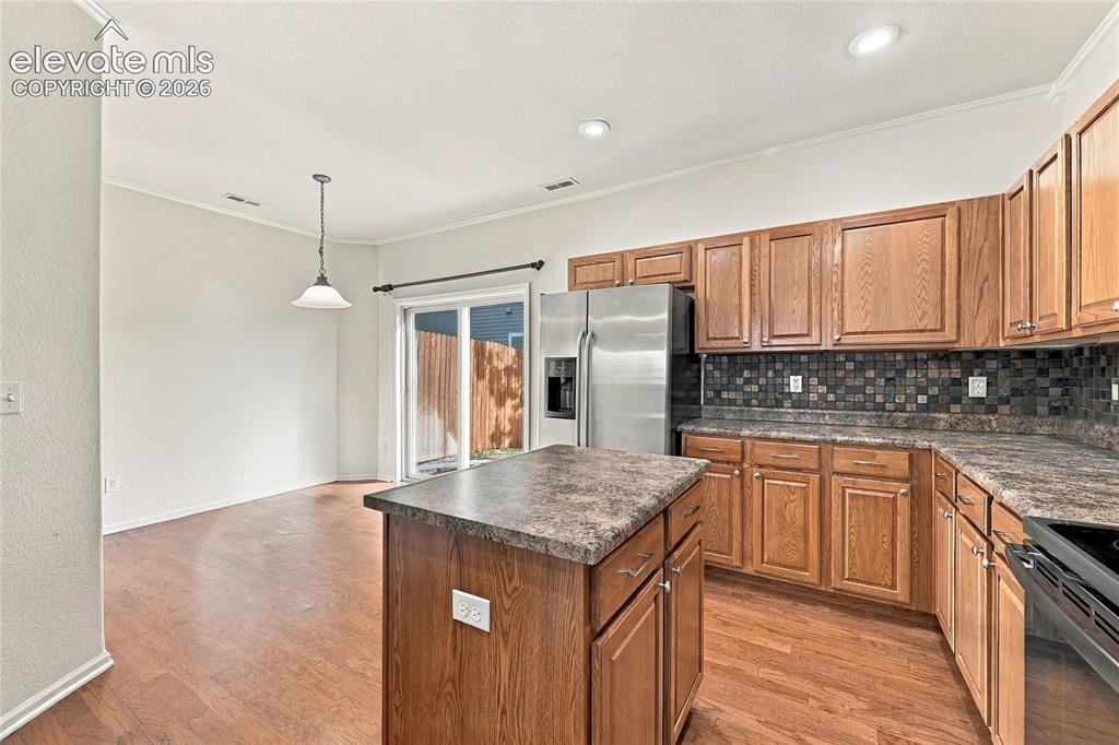 Image 10 of 36: Kitchen